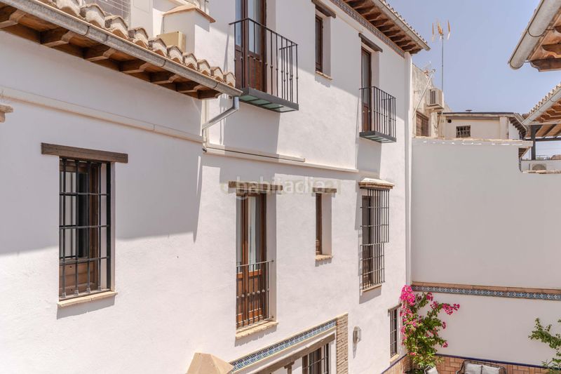 Foto 08e4572a-f927-4c6d-96c2-bd62baabc805. Piso en callejuela de san bartolomé piso reformado con encanto en el albaicín con licencia turística en Granada