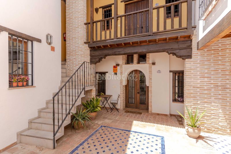 Foto 0ff3bd49-ad7b-4d87-8ba6-9ed7aabc26c9. Piso en callejuela de san bartolomé piso reformado con encanto en el albaicín con licencia turística en Granada