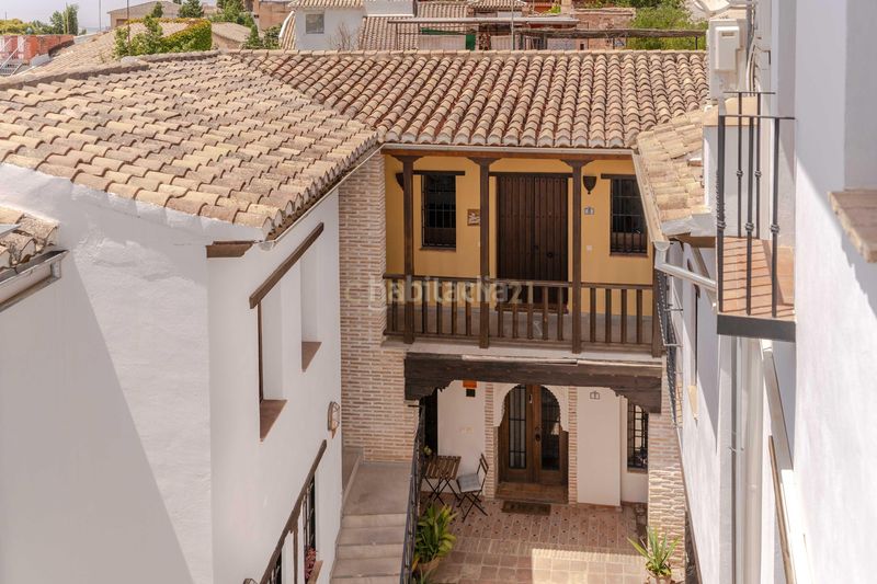 Foto 131f7b8f-1ffc-4b89-b0e9-a15df1bfaf2a. Piso en callejuela de san bartolomé piso reformado con encanto en el albaicín con licencia turística en Granada