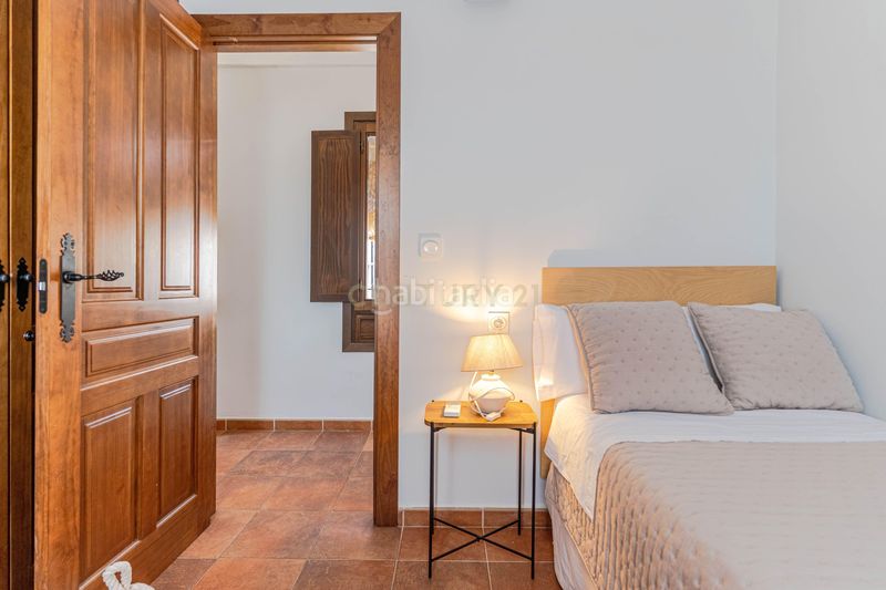 Foto 255c00da-a0f5-4714-89d0-4edf8a93fcb2. Piso en callejuela de san bartolomé piso reformado con encanto en el albaicín con licencia turística en Granada
