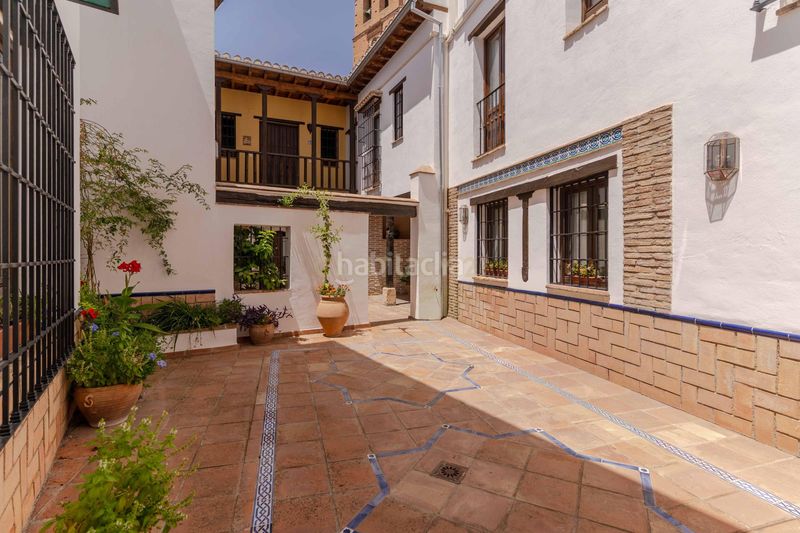 Foto 3cd8e671-4dd2-4adb-a87c-d9e603890b76. Piso en callejuela de san bartolomé piso reformado con encanto en el albaicín con licencia turística en Granada
