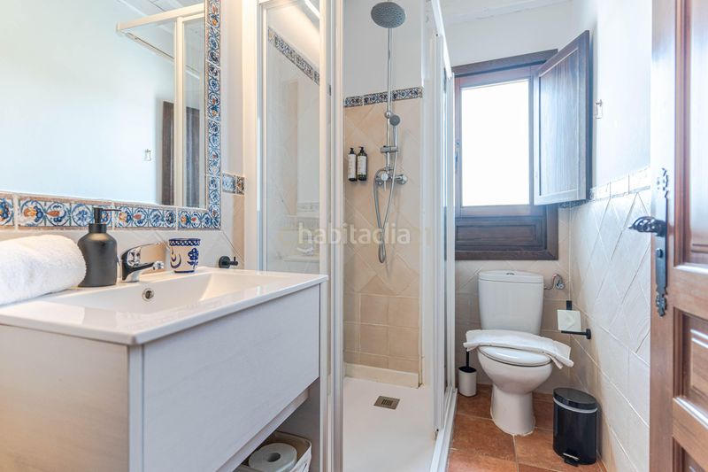 Foto 5ca52fc9-a247-48f3-9e5b-053321489481. Piso en callejuela de san bartolomé piso reformado con encanto en el albaicín con licencia turística en Granada