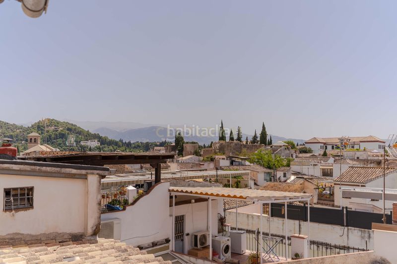 Foto 7deb1fb5-75fa-4291-a2d3-db92da587d68. Piso en callejuela de san bartolomé piso reformado con encanto en el albaicín con licencia turística en Granada