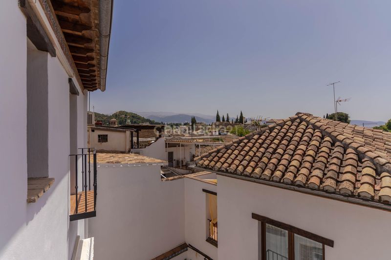 Foto 7e9169c9-e1cd-43af-a9e9-8231d0d1aa46. Piso en callejuela de san bartolomé piso reformado con encanto en el albaicín con licencia turística en Granada