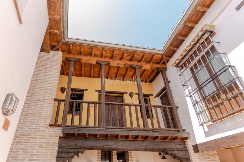 Foto 95239de3-f2b5-4258-b7f1-fdc5e93389bb. Piso en callejuela de san bartolomé piso reformado con encanto en el albaicín con licencia turística en Granada