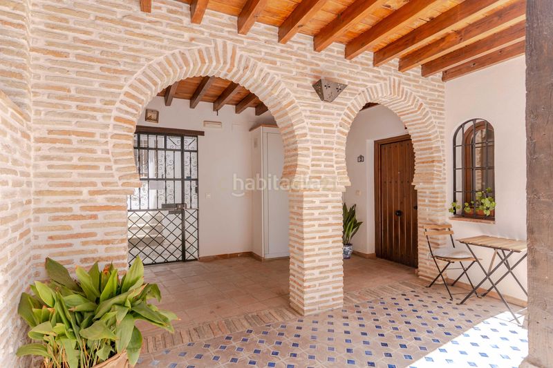 Foto 9f8b33b5-5c68-45a7-9473-f39f3db05e0d. Piso en callejuela de san bartolomé piso reformado con encanto en el albaicín con licencia turística en Granada