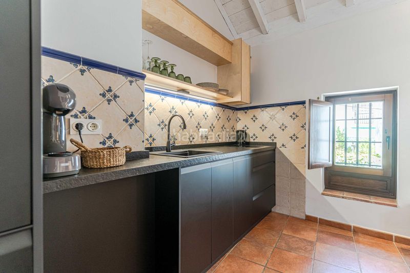 Foto aaa7b6de-204a-4d45-a4f3-f8e707d60b38. Piso en callejuela de san bartolomé piso reformado con encanto en el albaicín con licencia turística en Granada