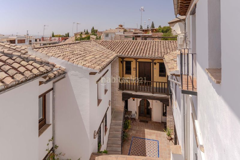 Foto ad9d4d75-4790-4518-bbac-1cadf3d2b3eb. Piso en callejuela de san bartolomé piso reformado con encanto en el albaicín con licencia turística en Granada