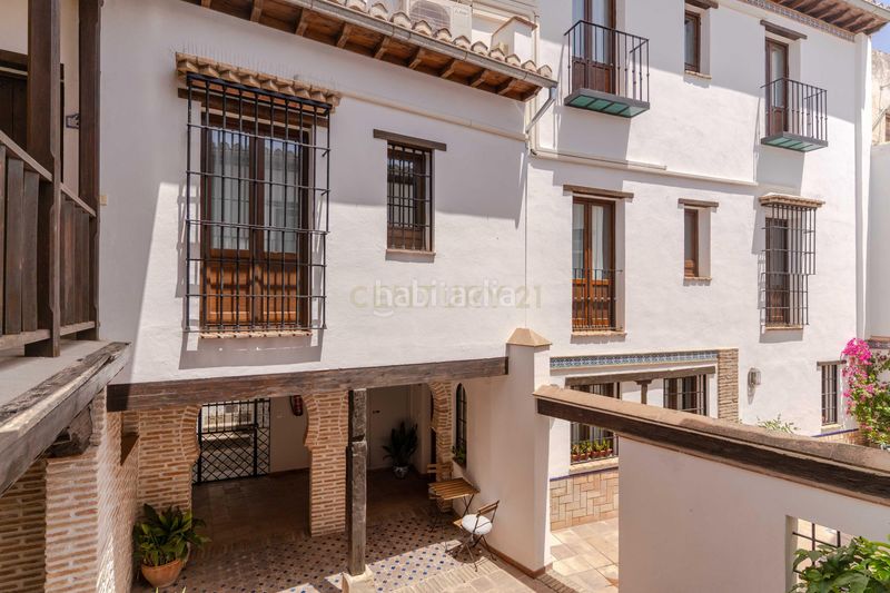 Foto e362e128-660f-4bf0-bda5-d9c00cecab9a. Piso en callejuela de san bartolomé piso reformado con encanto en el albaicín con licencia turística en Granada