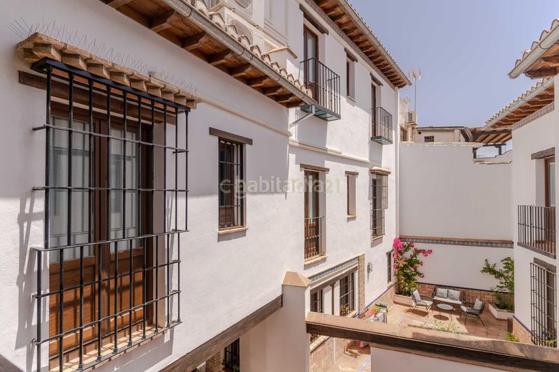Foto f4806768-efdf-466b-900e-3b68623fab4e. Piso en callejuela de san bartolomé piso reformado con encanto en el albaicín con licencia turística en Granada