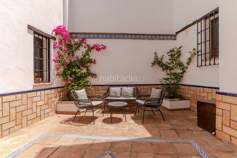 Foto fb856c9b-c0ee-4a88-bd71-5f0c9708a730. Piso en callejuela de san bartolomé piso reformado con encanto en el albaicín con licencia turística en Granada