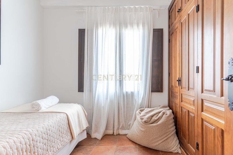 Foto fc5c6b71-b0d1-400c-b811-70650f1d4762. Piso en callejuela de san bartolomé piso reformado con encanto en el albaicín con licencia turística en Granada