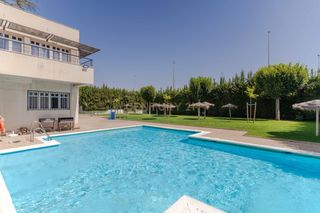 Casa  C. celso, 2, 18100 armilla, granada, spain. Oportunidad junto cc nevada, piscina, padel, garaje, terraza!