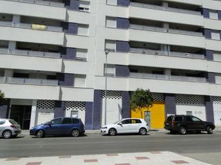 Local commercial à Calle mimosa-la granja 38. Local en buena situacion, junto a hacienda, juzgado, corte inglé