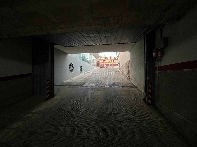 Foto ac20abdf-8553-475e-9d8c-55d2159d8b8c. Parking voiture dans avenida virgen del carmen 63 dans Algeciras