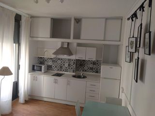 Rent Studio in Centro. Estudio reformado exterior  junto al ayuntamiento templo romano