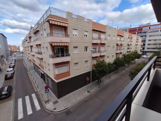 Lloguer Pis a Santa Rosa - Valdeolleros. Junto prolongación avda. gran capitán  95 m2  3 dormitorios  dos