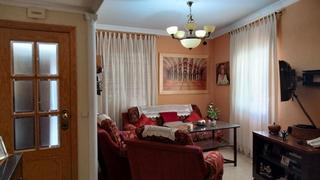 Haus in Posadas. Posadas. casa con garaje incluido 152 m2. centro.