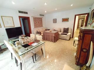 Piso  Del conde de vallellano. Vallellano  piso señorial 4 dormitorios  155 m2   cochera  impec