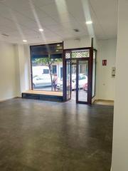 Location Local commercial à Arroyo del Moro - Noreña. Local alquiler palacio de justicia  750,00