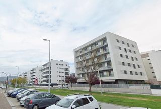 Lloguer Aparcament cotxe a Poniente-Norte - Miralbaida - Parque Azahara. Junto hipercor  cochera en alquiler  55