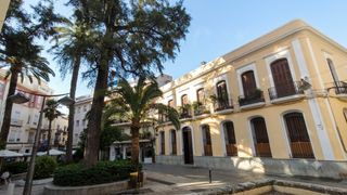 Lloguer Pis a Centro. San felipe  2 dormitorios  sin muebles  estrenar  exterior  tras