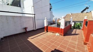 Casa a Sagunto - Edisol. Casa de dos plantas, con 10 m2 de fachada, con azotea y patio, e