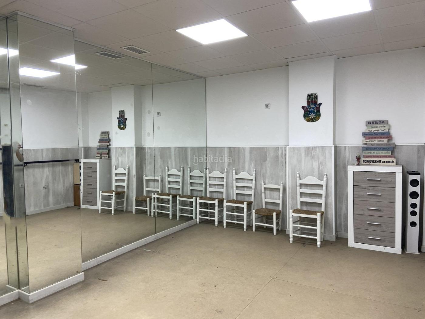 Local comercial en zona Edisol  Marrubial. Instalado como Academ Crdoba