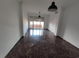 Lloguer Pis a Santa Rosa - Valdeolleros. Magnífico piso con ascensor, cochera y piscina.
