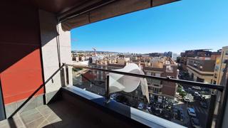 Piso en Huerta de la Reina - Trassierra. Espectacular piso en el residencial center con cochera y traster