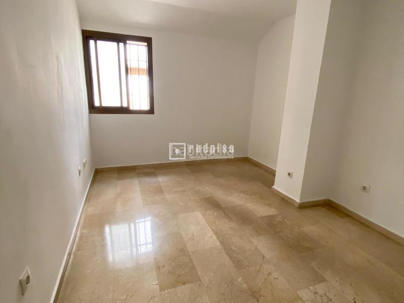 Foto 2ad55493-8c6f-4b0a-a942-7c651f4205dd. Alquiler apartamento en ronda de los tejares 19 en Córdoba
