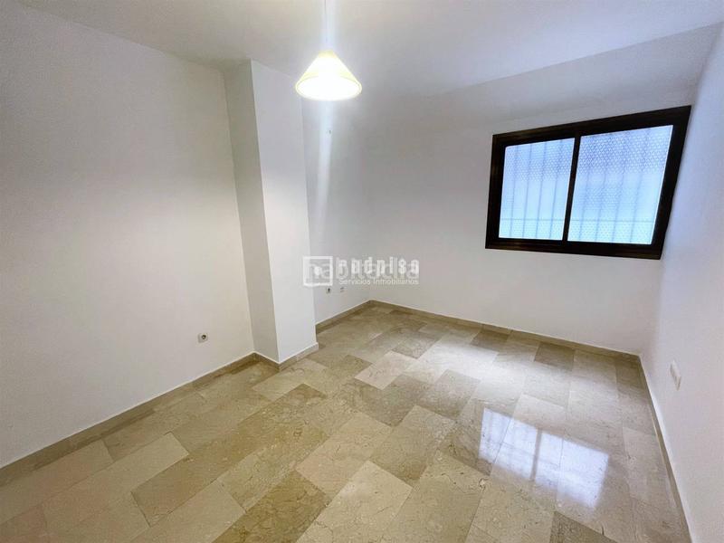Foto b6c913b4-19bb-48ca-b961-b941dc3d2d93. Alquiler apartamento en ronda de los tejares 19 en Córdoba