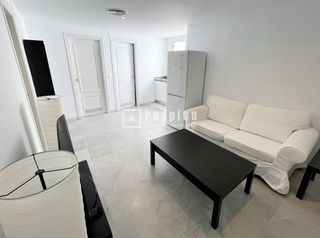 Rent Flat  Del caño