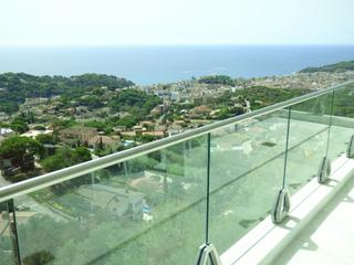 Haus in Roca Grossa. Casa de lujo en venta con licencia turística y con vistas al mar