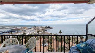 Lloguer Pis a Puerto Deportivo. Se alquila piso de septiembre a junio frontal al mar en fuengiro