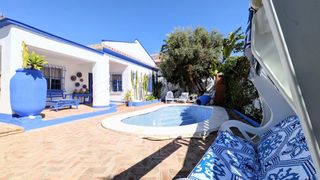 Rent Chalet in Puerto Marina. Se alquila unifamiliar en benalmádena