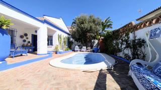 Chalet en Puerto Marina. Se vende unifamiliar en benalmádena