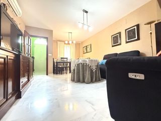 Maison jumelée à Villafranca de Córdoba. Adosado en venta en villafranca de cordoba, 5 dormitorios.