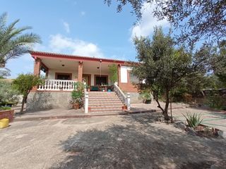 Casa a Alcolea. Casa en venta en las quemadas, 5 dormitorios.