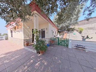 Chalet in Almodóvar del Río. Gran oportunidad en cigarra baja! hipotecable, piscina y 1.500 m