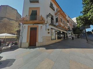 Transfer Business premise in Calle puerta del rincón 17. Traspaso junto a plaza de colón  local de restauración reformado