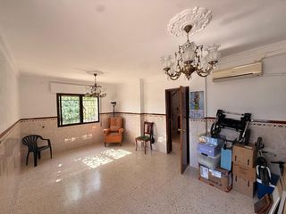Casa in Villaviciosa de Córdoba. Casa de esquina de dos plantas en la verbena  villaviciosa de có