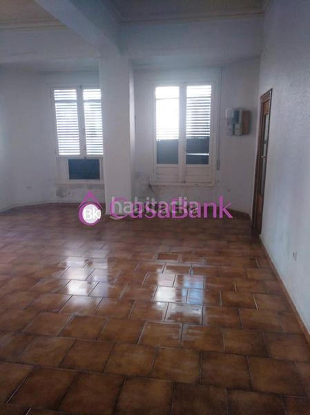 Foto 50583b59-4ba0-4794-9de1-1964f33923cb. Piso ref, 2849 zona pleno Centro. ubicacion inmejorable . con 8 balcones a la calle, extraordinario piso exterior para reformar a su g en Córdoba