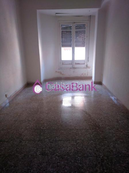 Foto 84644fc3-a4ed-4765-817d-ee5d71dee33c. Piso ref, 2849 zona pleno Centro. ubicacion inmejorable . con 8 balcones a la calle, extraordinario piso exterior para reformar a su g en Córdoba