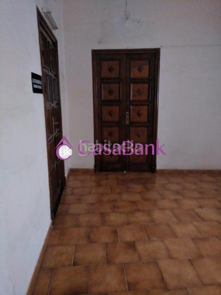 Foto 8c619e2b-75bf-4a1e-a21b-48d49f3081e0. Piso ref, 2849 zona pleno Centro. ubicacion inmejorable . con 8 balcones a la calle, extraordinario piso exterior para reformar a su g en Córdoba