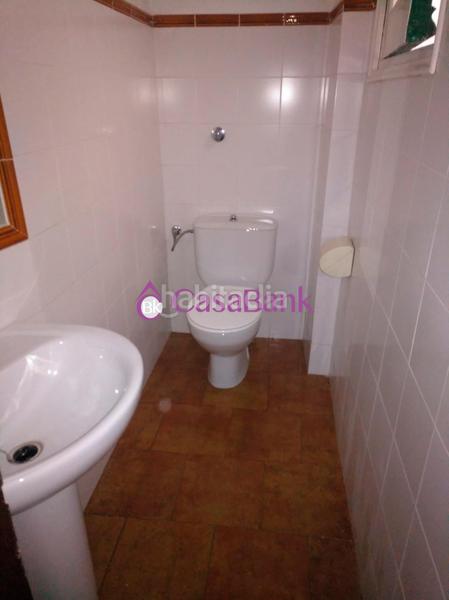 Foto a7925e07-bc76-4172-b51a-1937a55f20ff. Piso ref, 2849 zona pleno Centro. ubicacion inmejorable . con 8 balcones a la calle, extraordinario piso exterior para reformar a su g en Córdoba