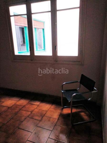 Foto d6e55dbf-0c25-4cf9-ae78-b853df37f8a1. Piso ref, 2849 zona pleno Centro. ubicacion inmejorable . con 8 balcones a la calle, extraordinario piso exterior para reformar a su g en Córdoba