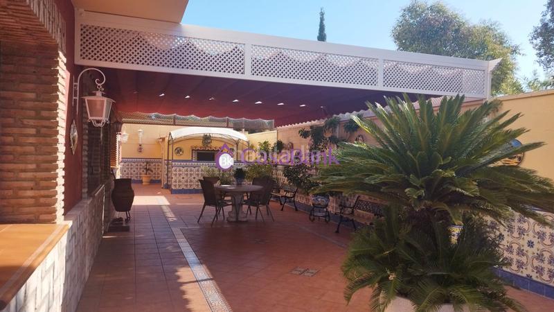 Foto 0413ba1a-921f-4a7e-acbd-03d3ee13d095. Casa ref. 27085 exclusiva propiedad con dos viviendas independientes, piscina y amplias zonas de ocio descubre esta magnífica parcela en Córdoba