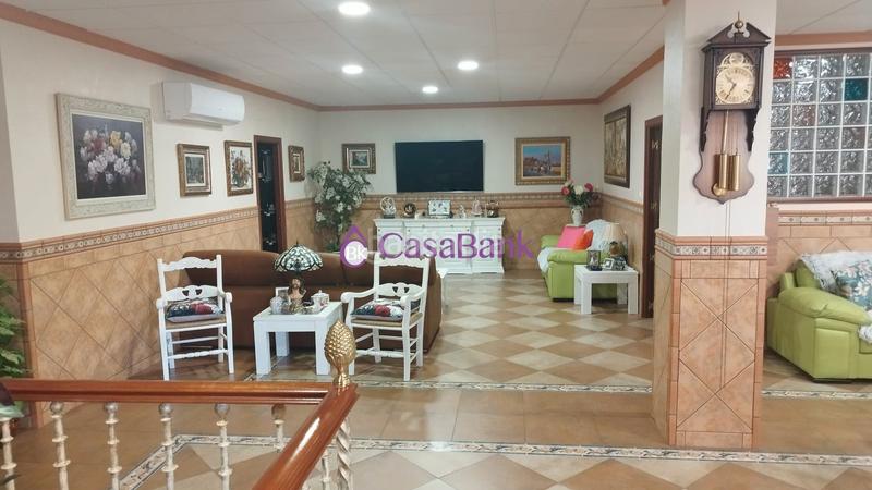 Foto 16b07ceb-af21-4988-bcda-b0a7254daede. Casa ref. 27085 exclusiva propiedad con dos viviendas independientes, piscina y amplias zonas de ocio descubre esta magnífica parcela en Córdoba