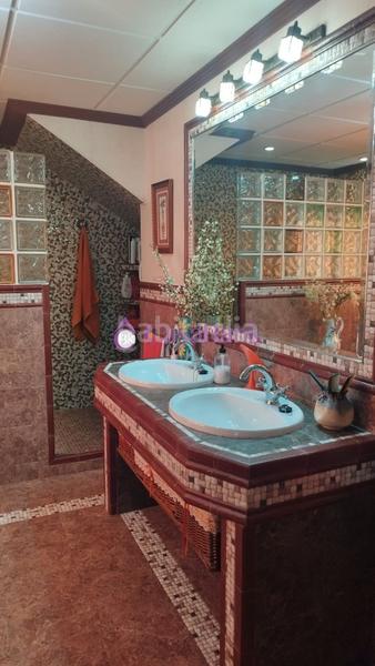 Foto 337da8c2-093b-4cf5-9706-7f16f5177267. Casa ref. 27085 exclusiva propiedad con dos viviendas independientes, piscina y amplias zonas de ocio descubre esta magnífica parcela en Córdoba